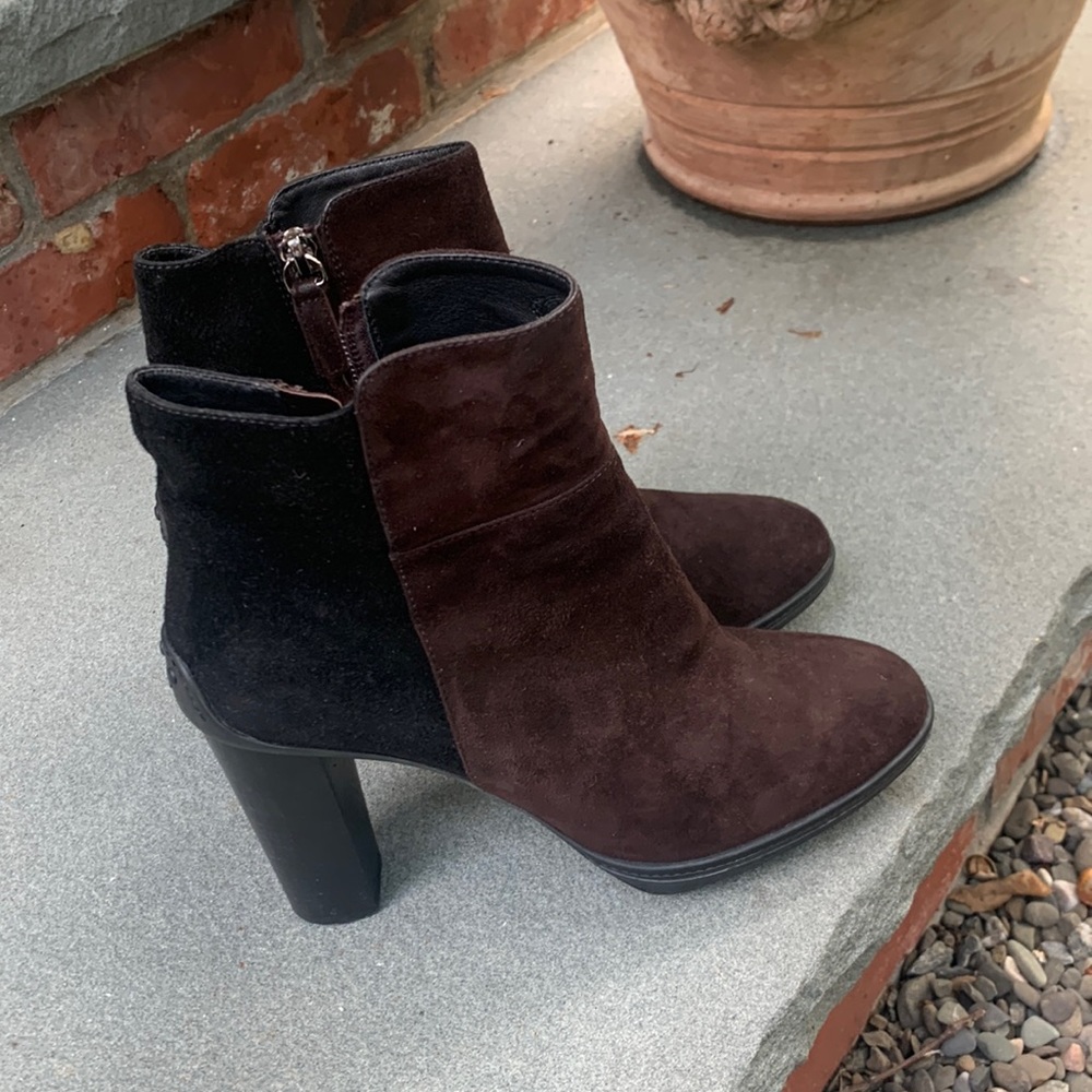 Tod’s suede ankle Chelsea boots.Black and brown.Semi pointed toes.